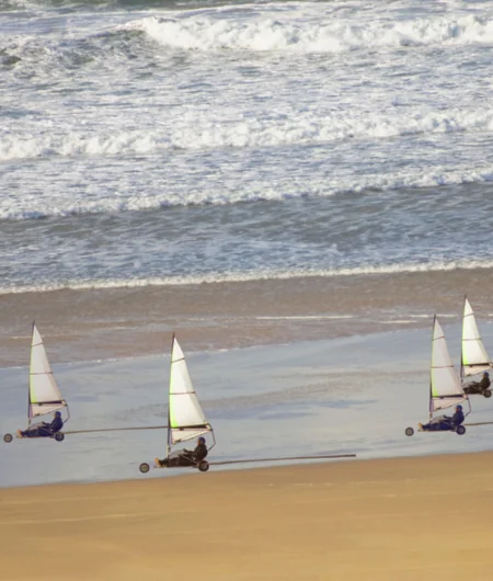 Char à voile sur la plage
