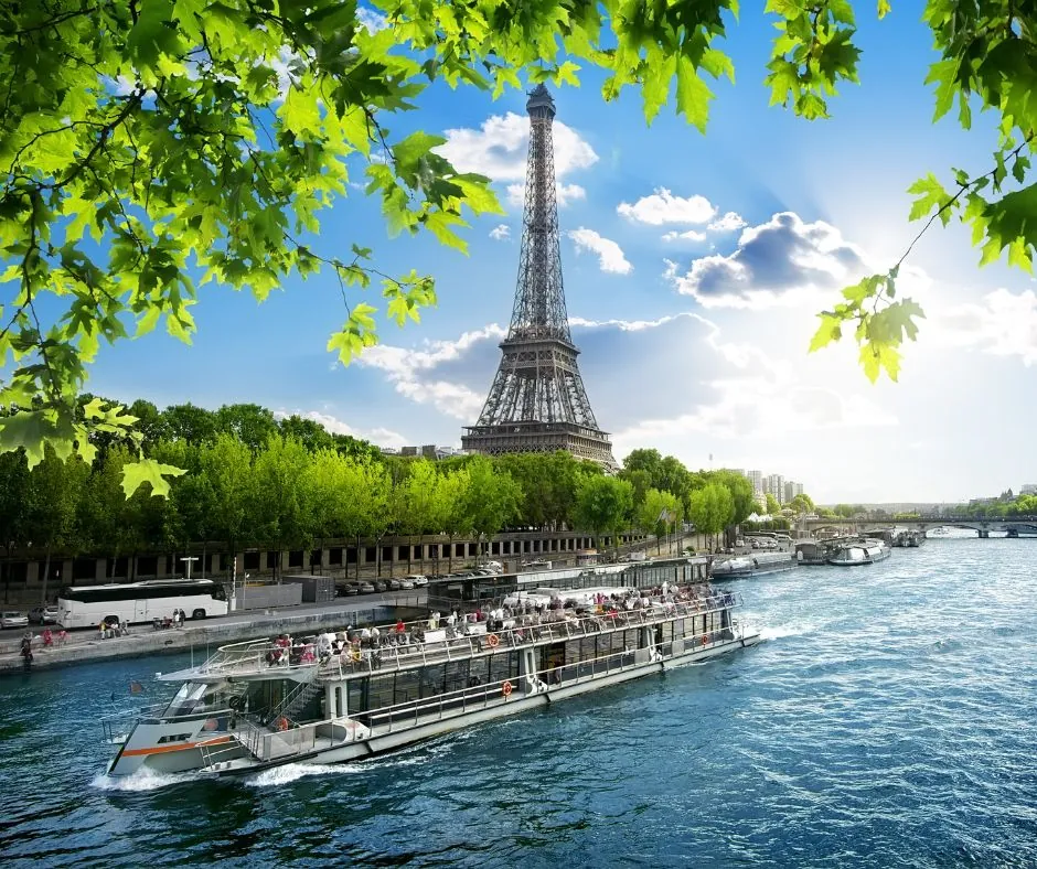 Bateaux parisiens Tour Eiffel